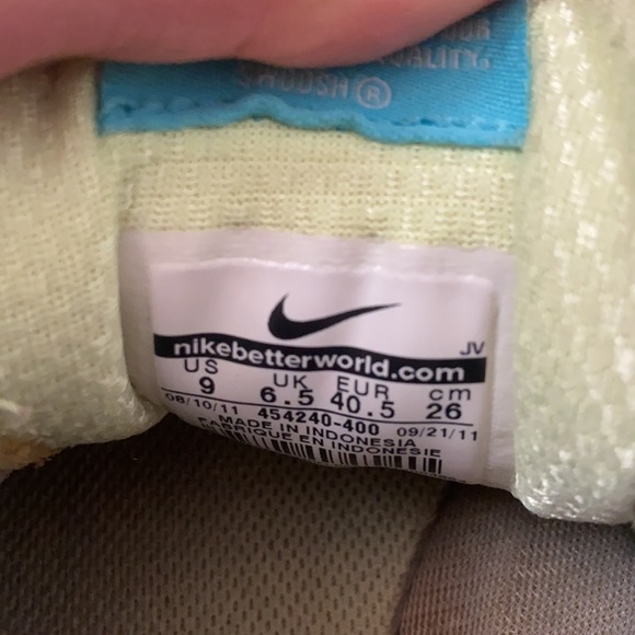 NIKE Dual Fusion Sneakers - Picture 4 of 4